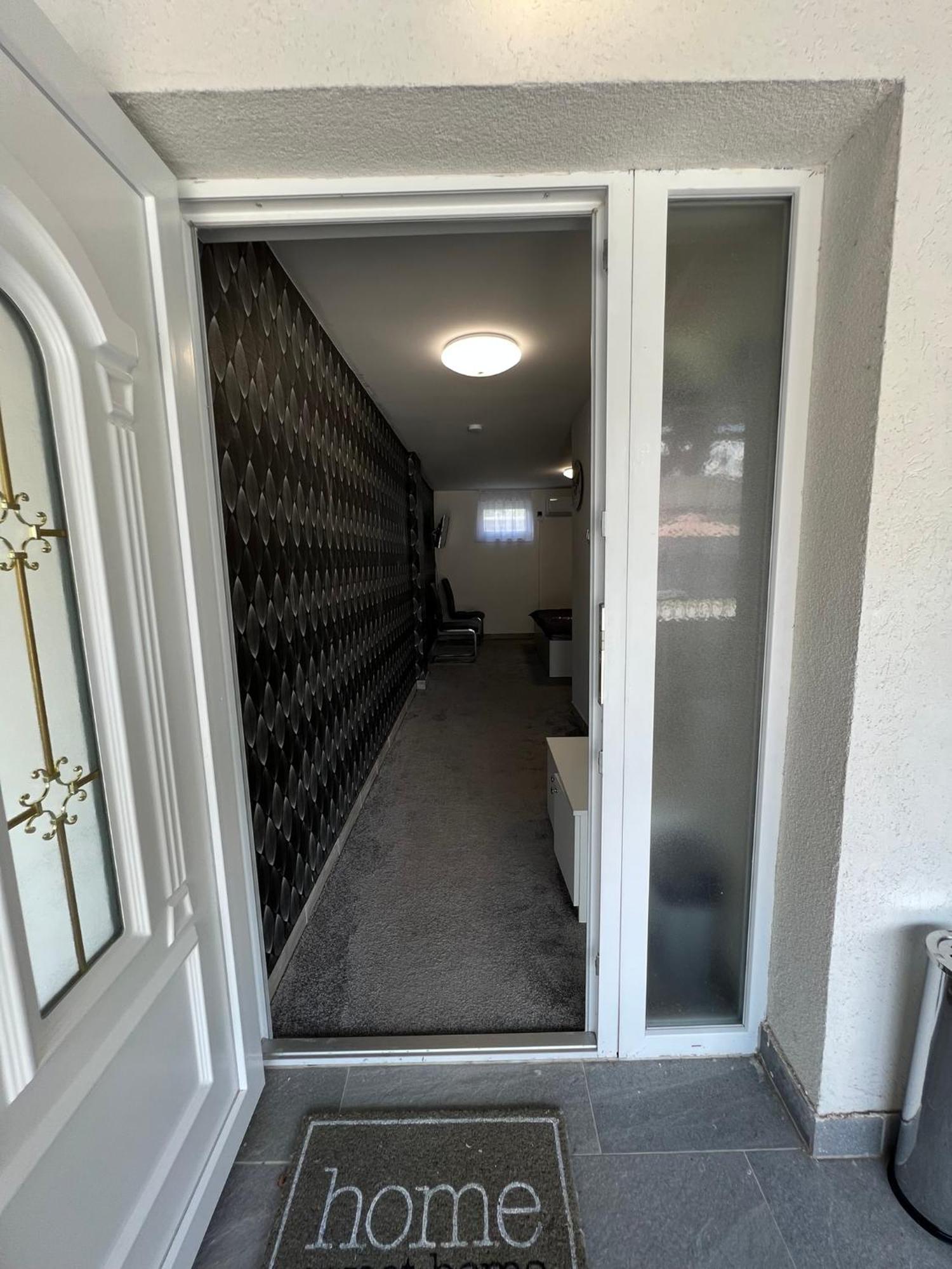 Adel Apartman Kisujszallas Exterior foto