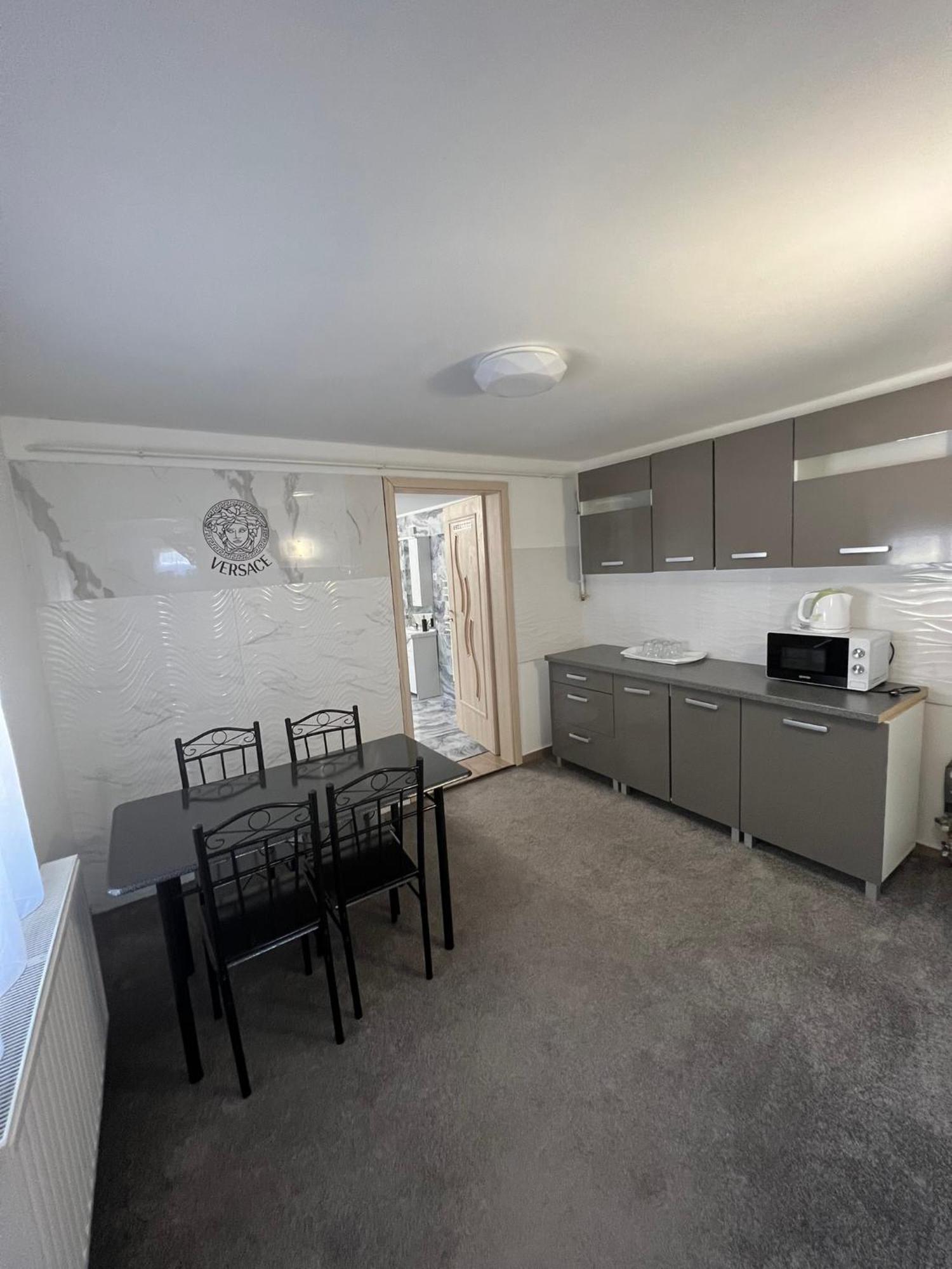Adel Apartman Kisujszallas Exterior foto